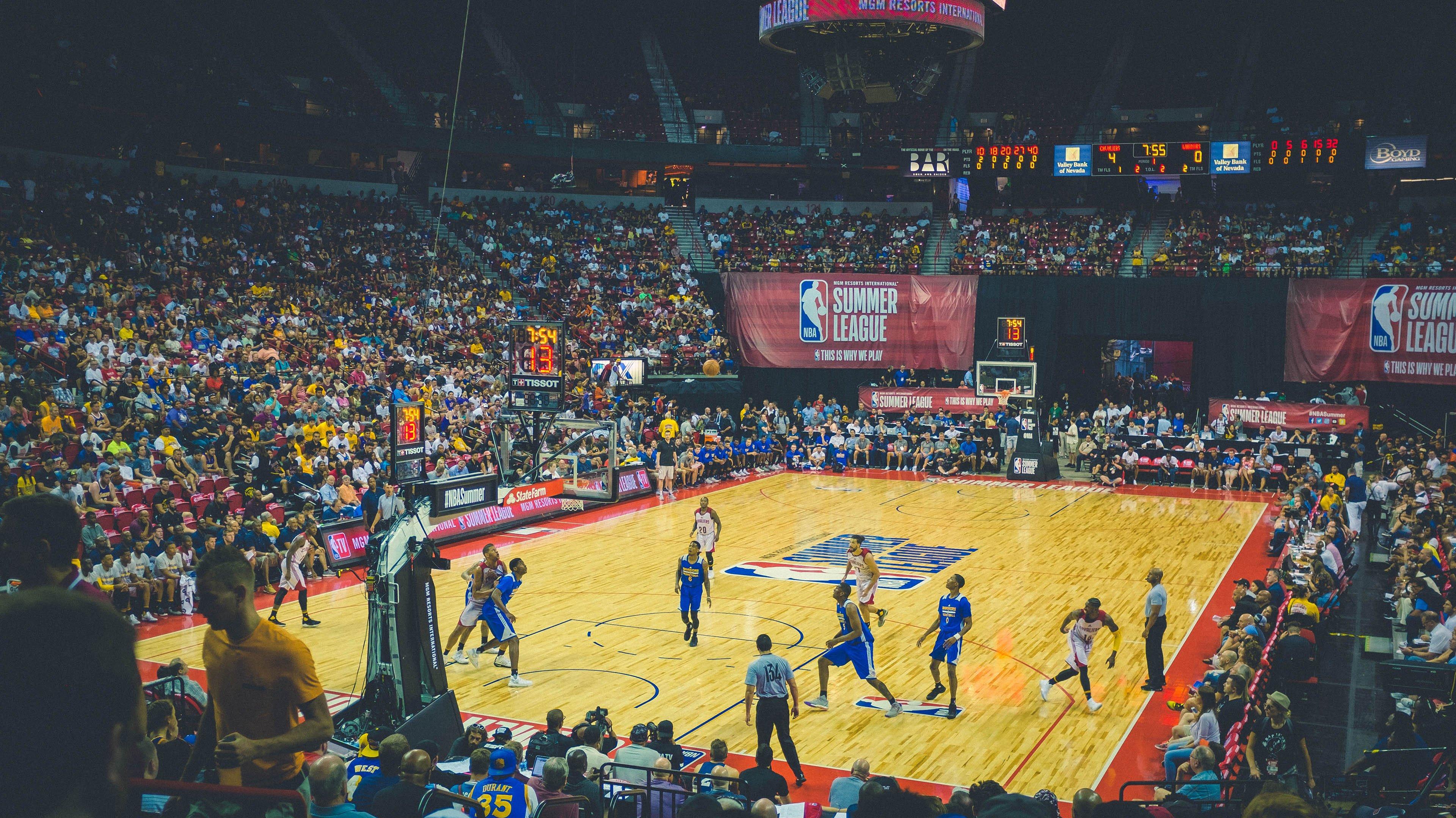 爱德华兹,芬奇教练赋予我们自由,防守是赢球基石