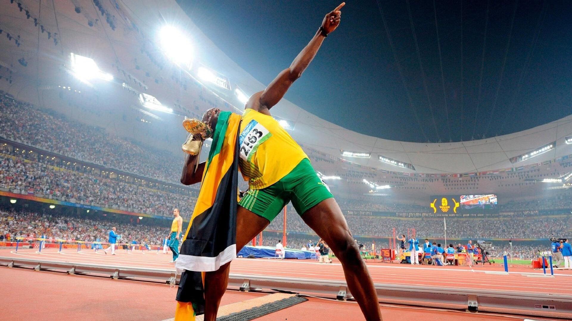 强援就位！雄鹿官推正式介绍迈尔斯-特纳，我们新大个子来了！